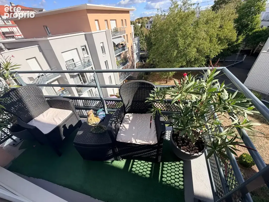 Appartement en dernier étage avec ascenseur, quartier calme et recherché - photo 3