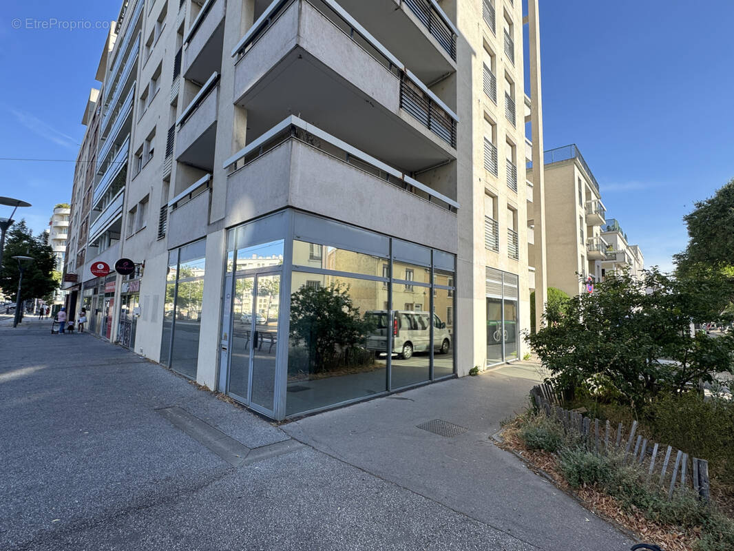 Commerce à LYON-8E