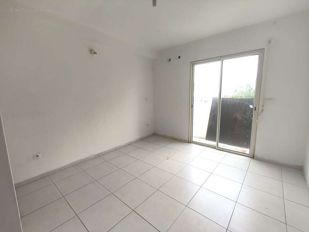 Appartement T2 avec ascenseur - 47m2 - centre-ville de CAYENNE - photo 7