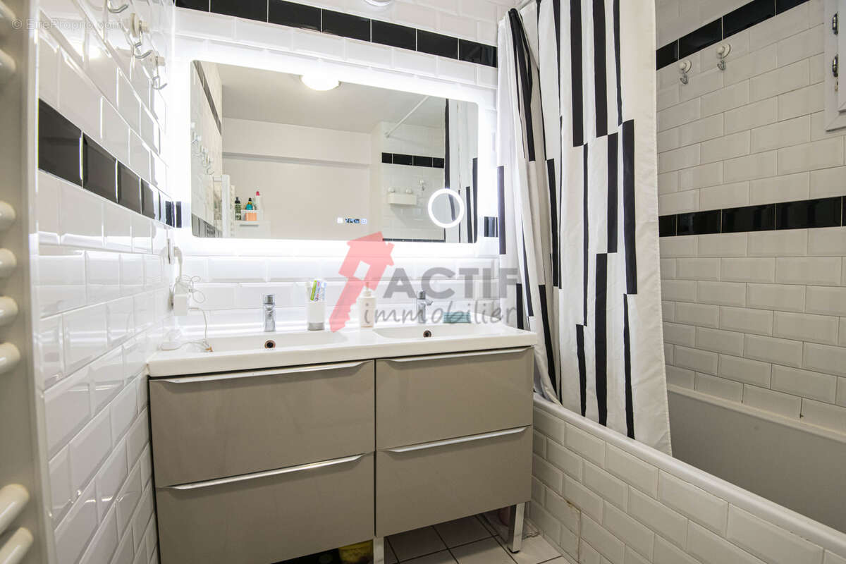 Appartement à COURCOURONNES