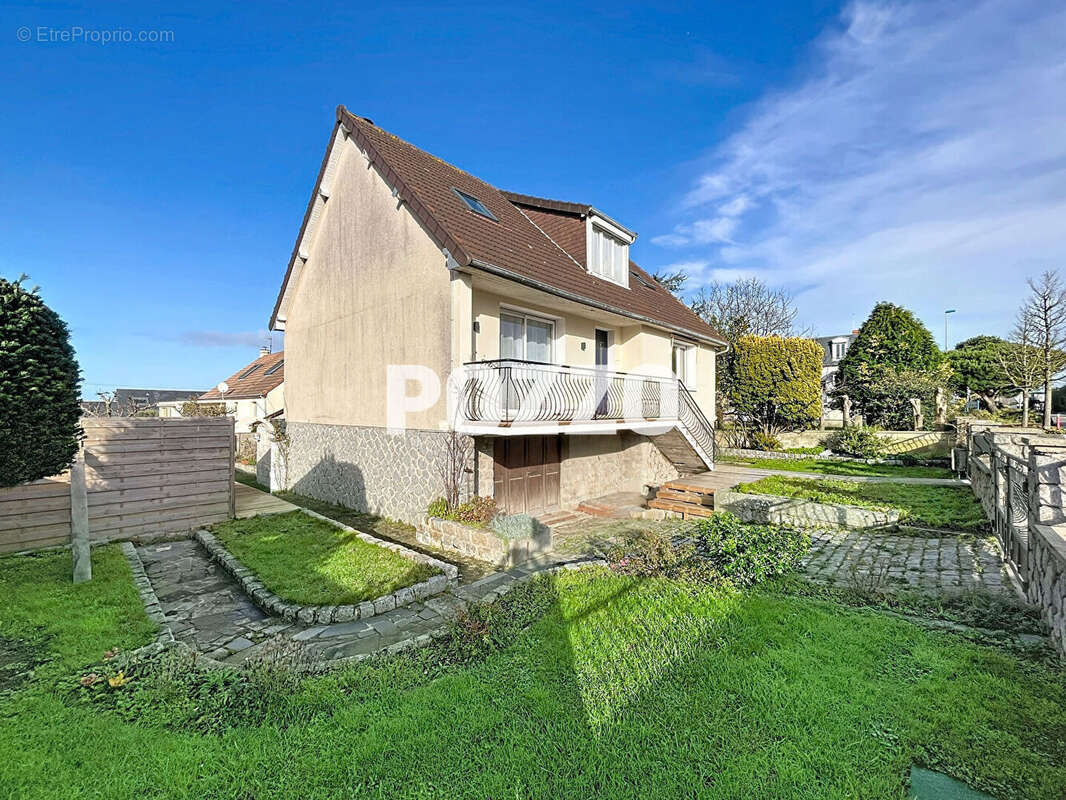 Maison à DONVILLE-LES-BAINS