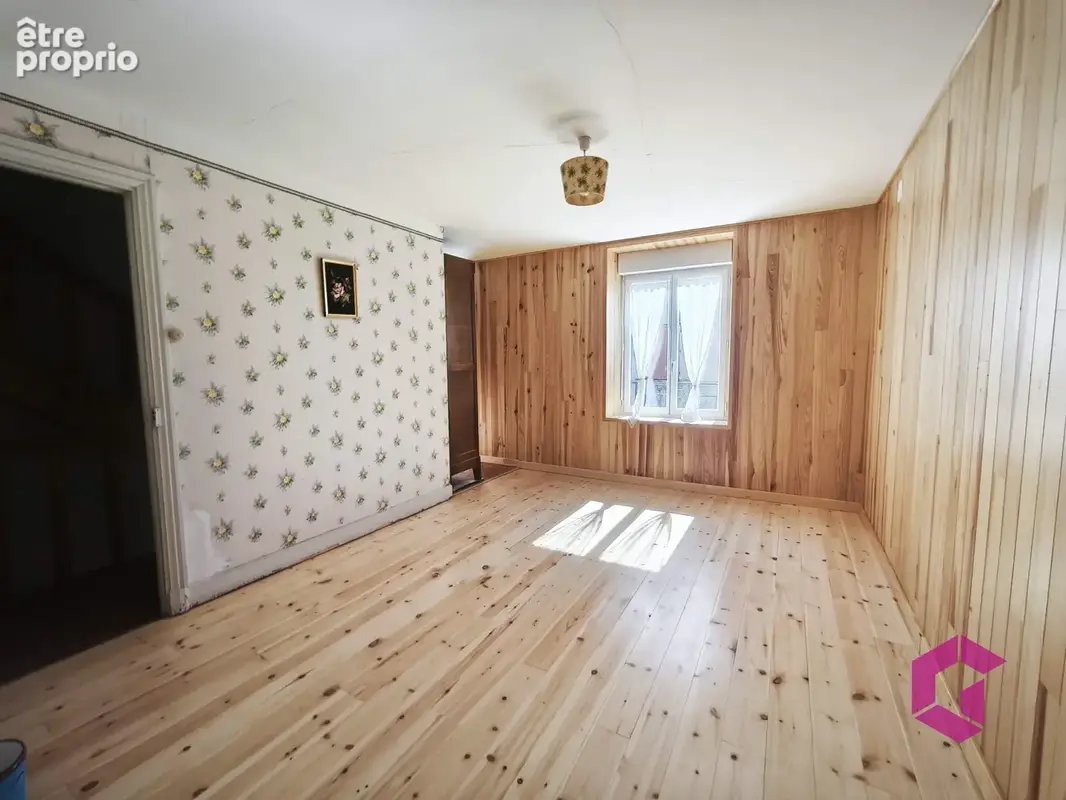 Maison de bourg de 230 m2 avec 11 chambres et un petit jardin, Idéal gite ! - photo 5