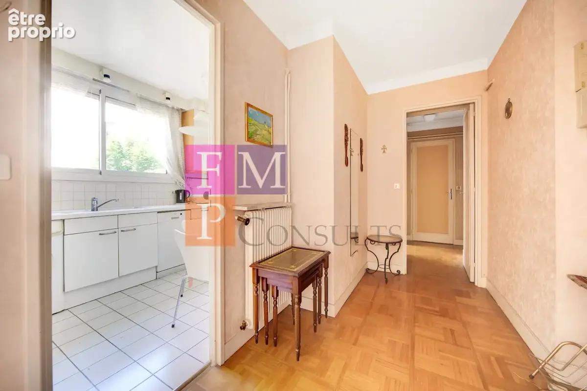 Appartement lumineux de 4 pièces avec balcon   Parking - Cave-Paris 12e, Avenue de Saint-Mandé - photo 5