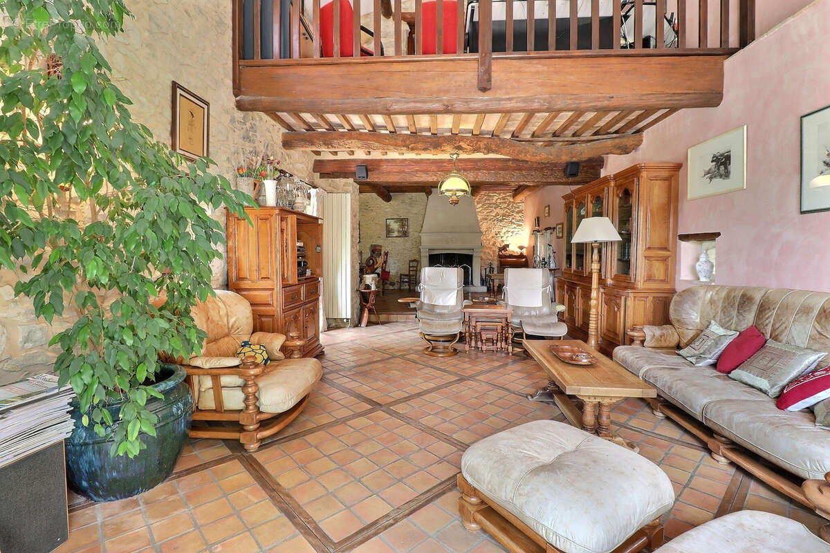 Maison à SAINT-QUENTIN-LA-POTERIE