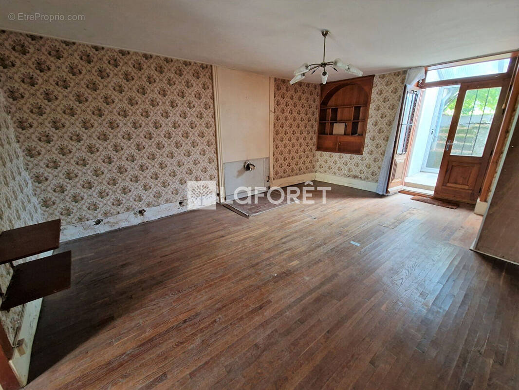 Maison à LA ROCHE-MOREY