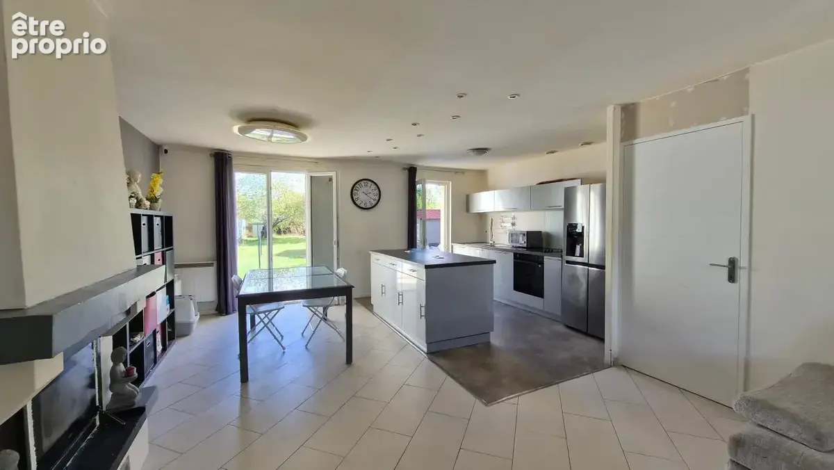 T7 de 137.5 m², vie de plain pied, terrain 735 m², garage - photo 4