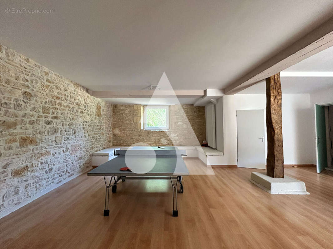 Domaine de caractère en pierre - maison, 3 gîtes, piscine et 5 hectares de forêt privée - photo 4