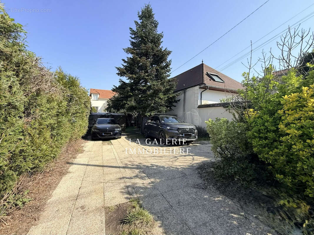 Maison à SURESNES