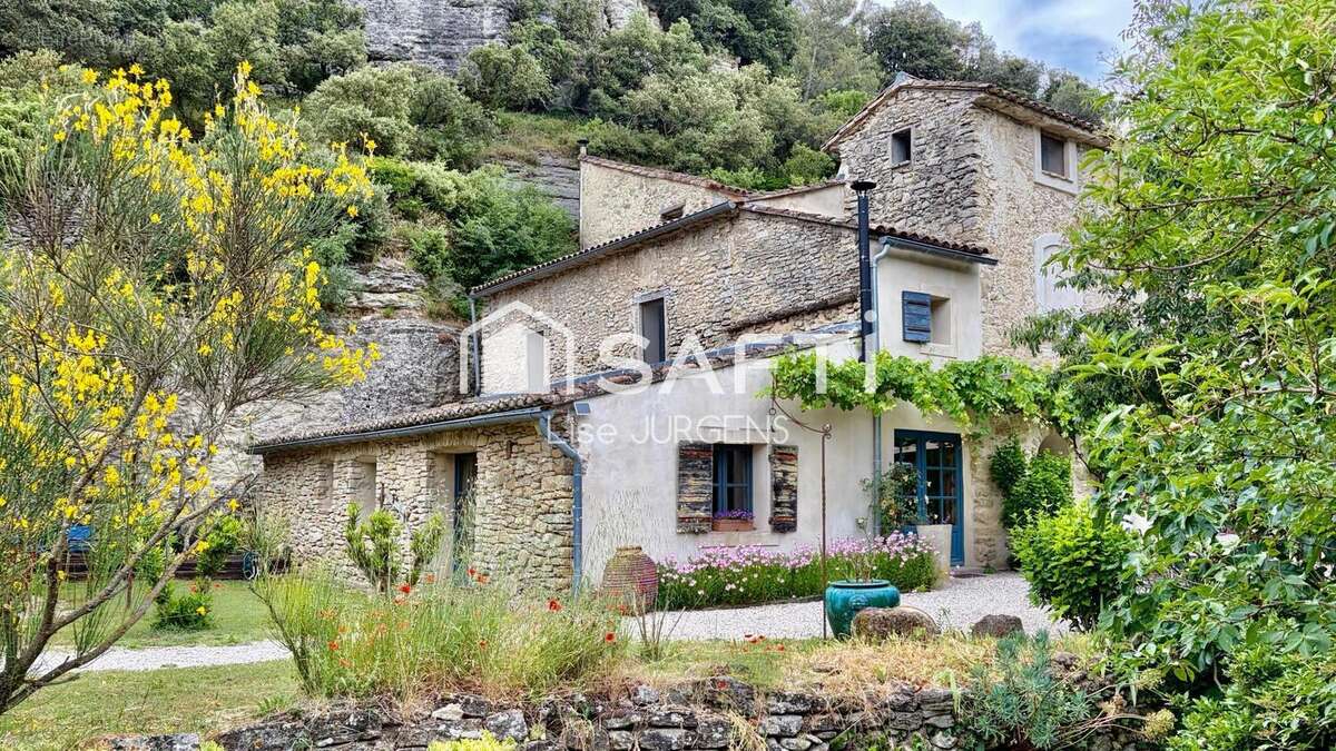 Maison 351 m² à Le Beaucet  - photo 2