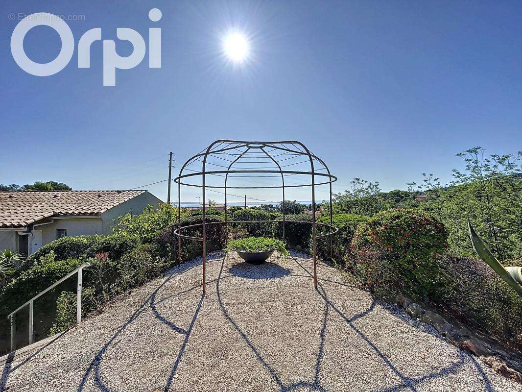 Saint-Aygulf – 2 pièces avec jardin, piscine, tennis et plage à pied - photo 7