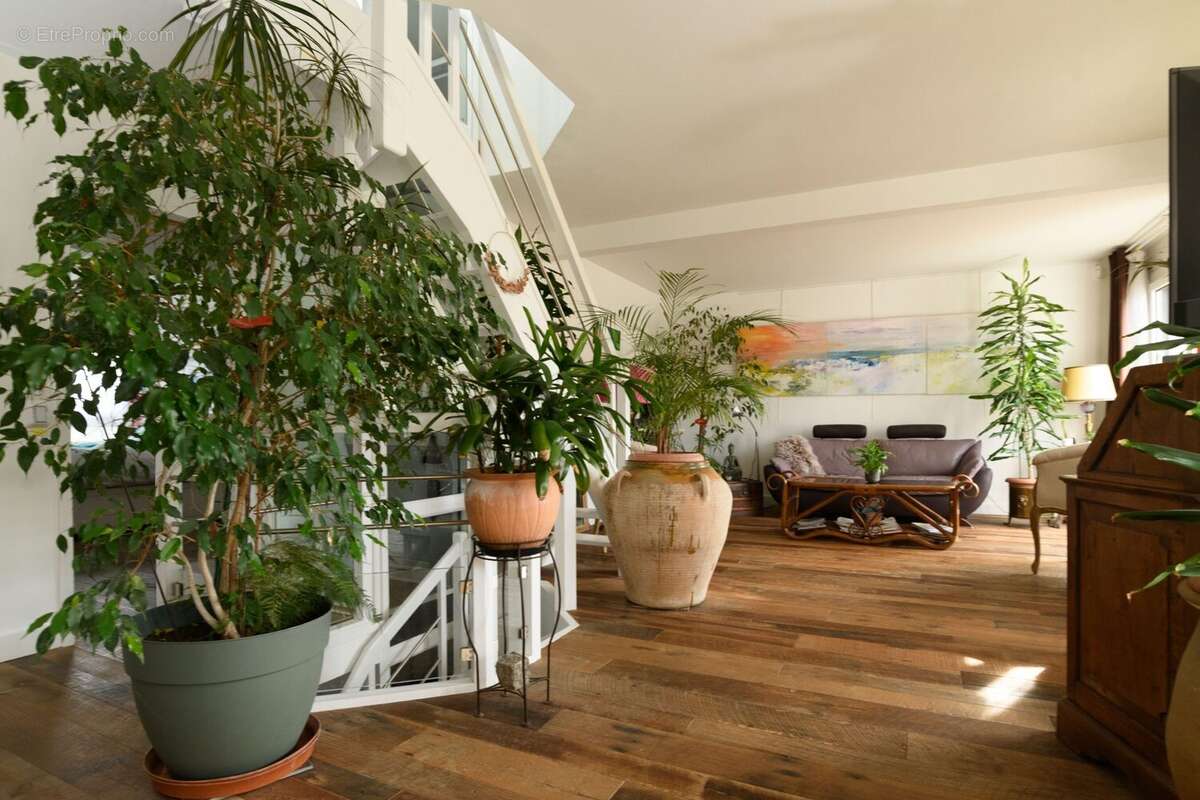 Appartement à LEVALLOIS-PERRET