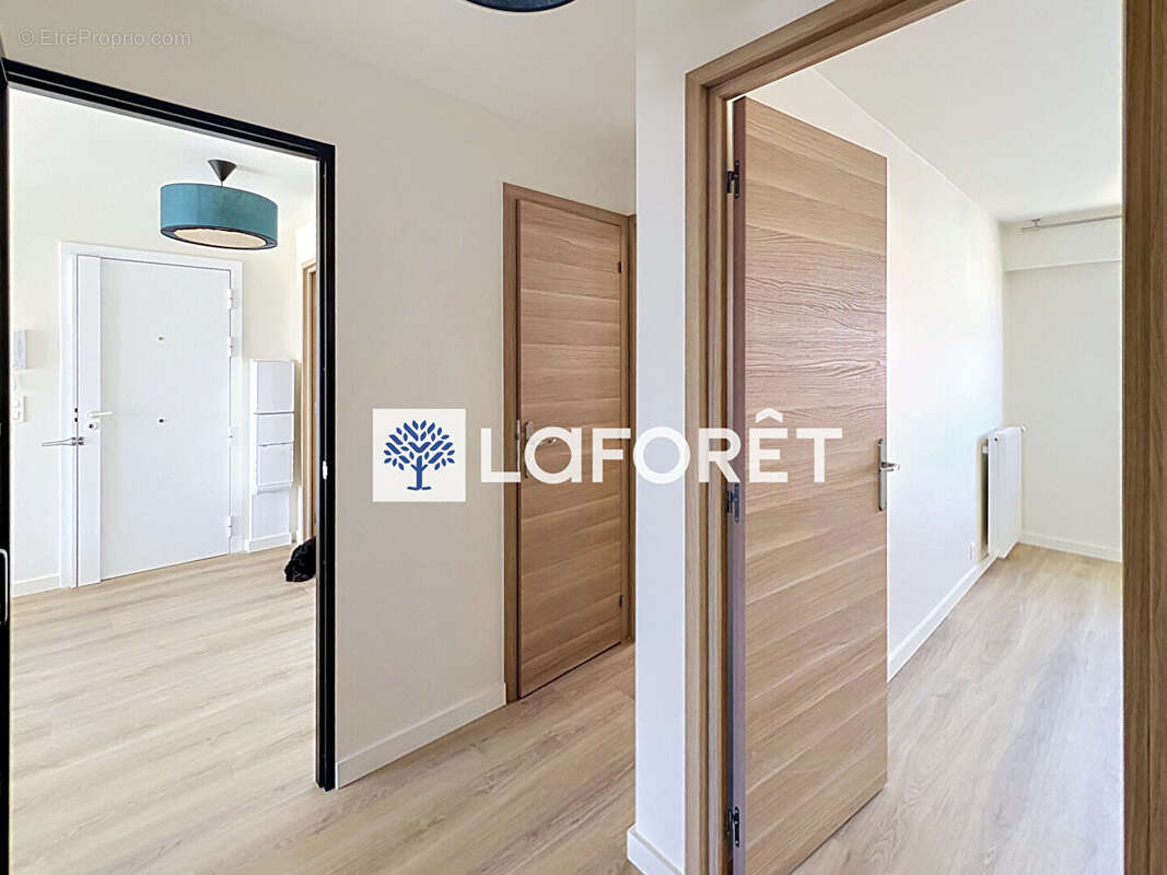 Appartement dernier étage, rénové, Cros De Cagnes avec vue mer - photo 9