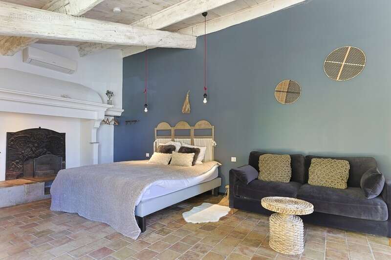 Magnifique PROPRIETE : Maison De Maître Et  Deux Dépendances (  17 Pièces / 400 M² )  Située à VERARGUES (34) DEDIEE A UN PROJET - photo 30