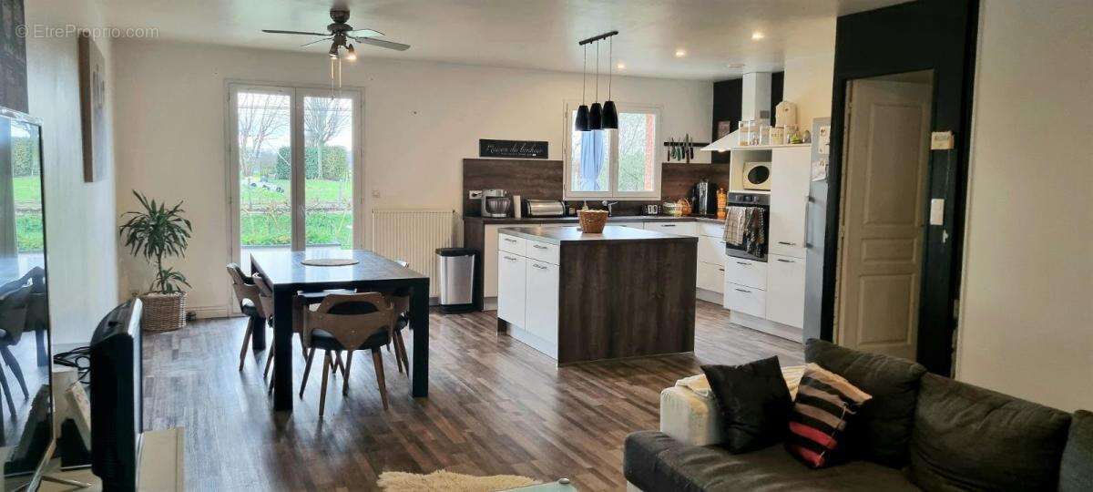 Maison 135 m² à Neuville-Les-Dames  - photo 5