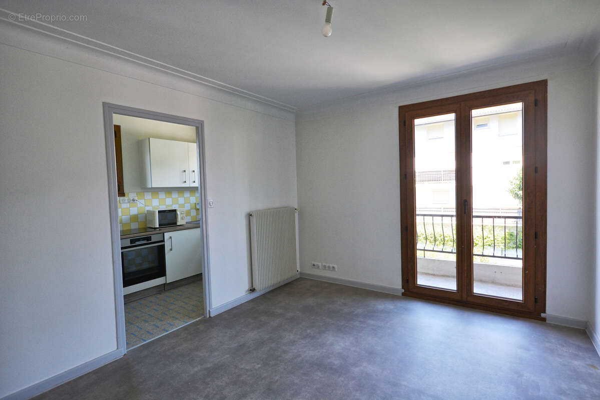 Maison de 2 appartements a cluses - secteur messy - photo 2