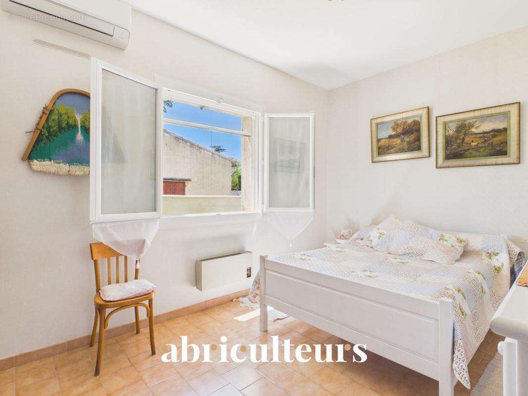 Maison familiale de 198 m² avec T2 indépendant, jardin et garage à Charleval - photo 14