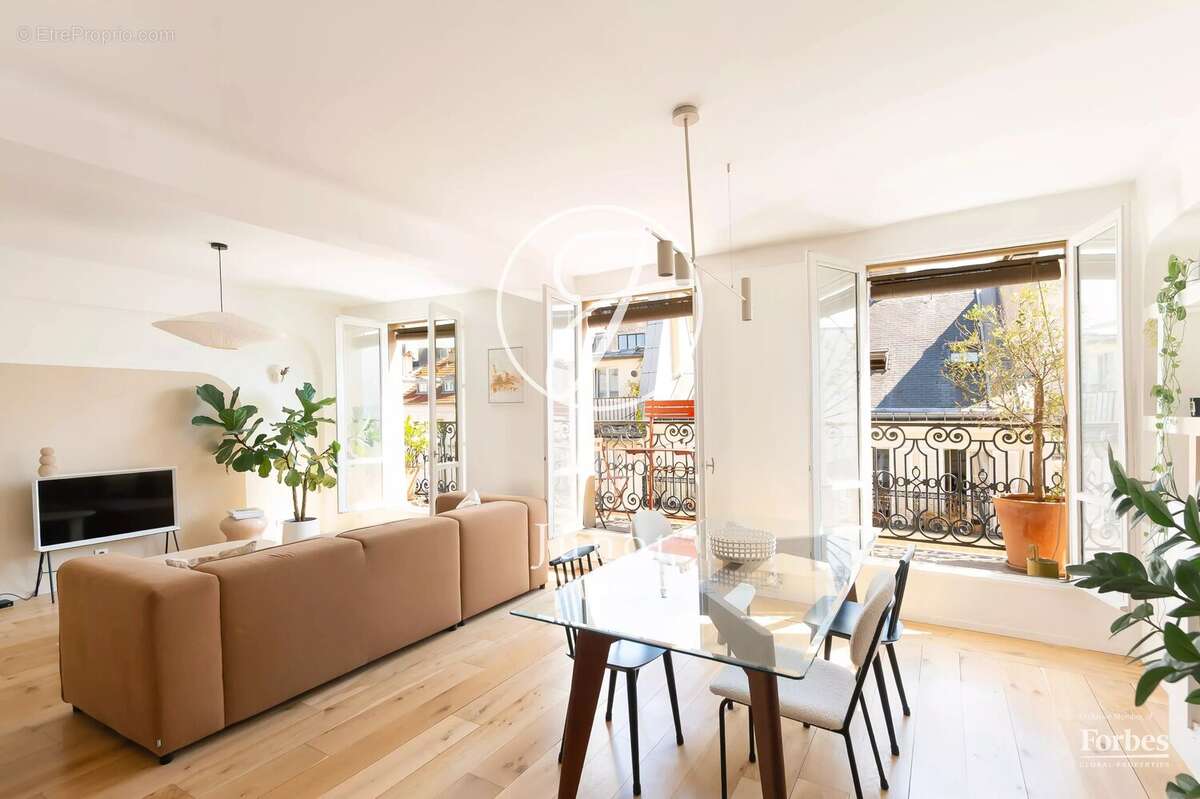 Paris 9e - BLANCHE - Appartement - 3 pièces - 70,06m² Carrez - 69,63m² au sol - 1 chambre - 1 bureau -  Balcon filant - photo 3