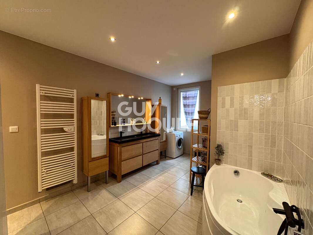 Maison à LE CREUSOT