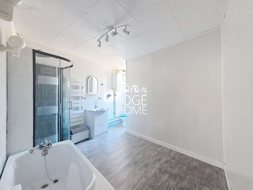 Salle de bain - Maison à DOURGES