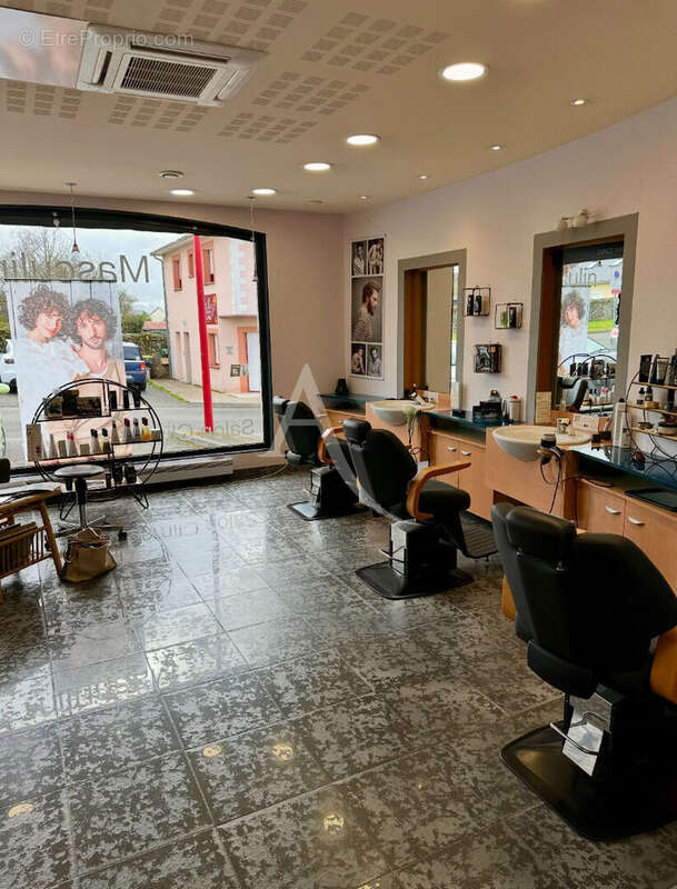 Commerce à BECON-LES-GRANITS