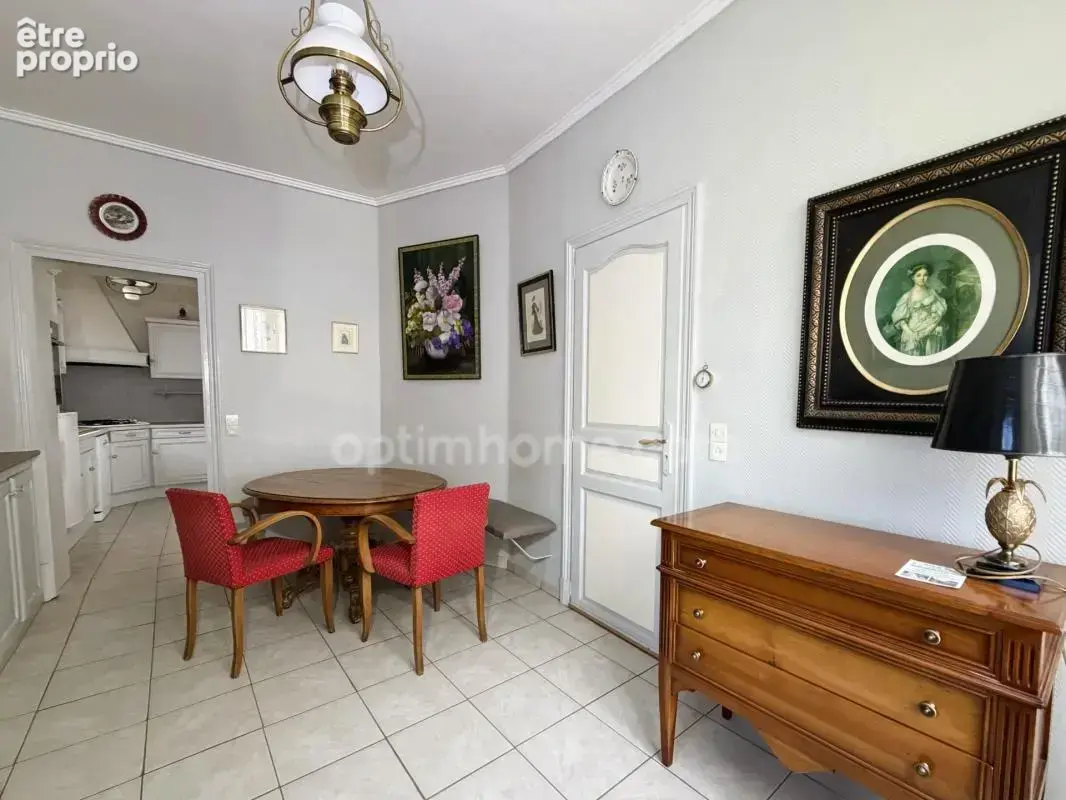 LISIEUX – Maison de caractère, 7 chambres, jardin et vue dégagée, proche centre ville - photo 11