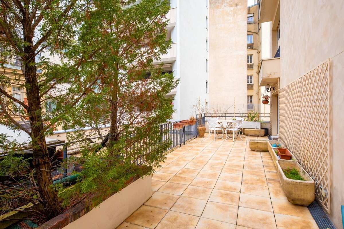 Appartement à PARIS-17E