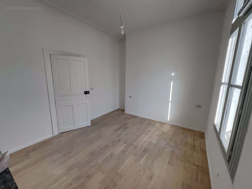 Appartement à VALERGUES