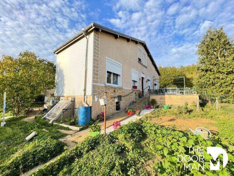 Maison à IS-EN-BASSIGNY