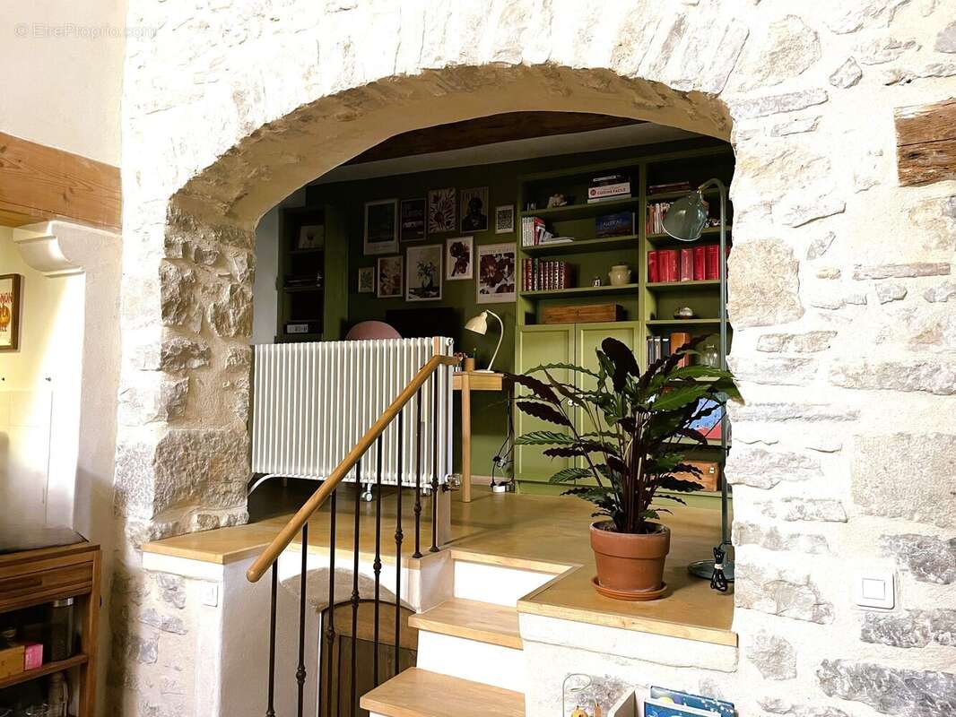Maison 115 m² à Saint-Martin-De-Londres  - photo 7