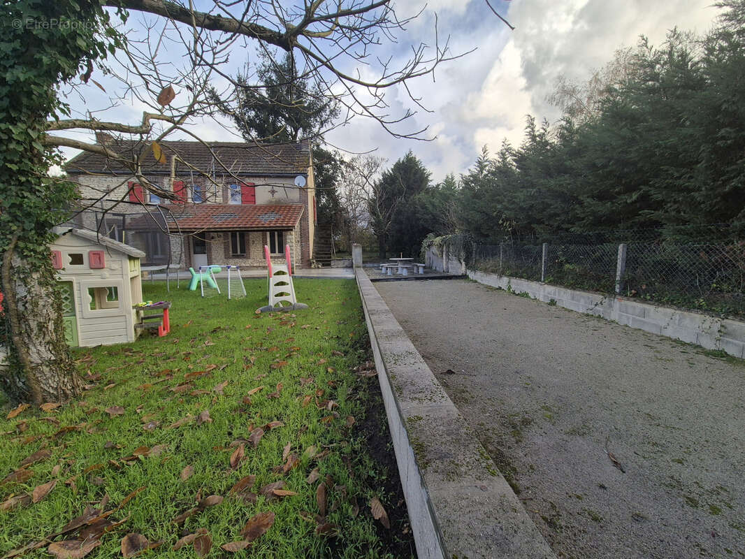 Maison à FLEURY-LA-VALLEE