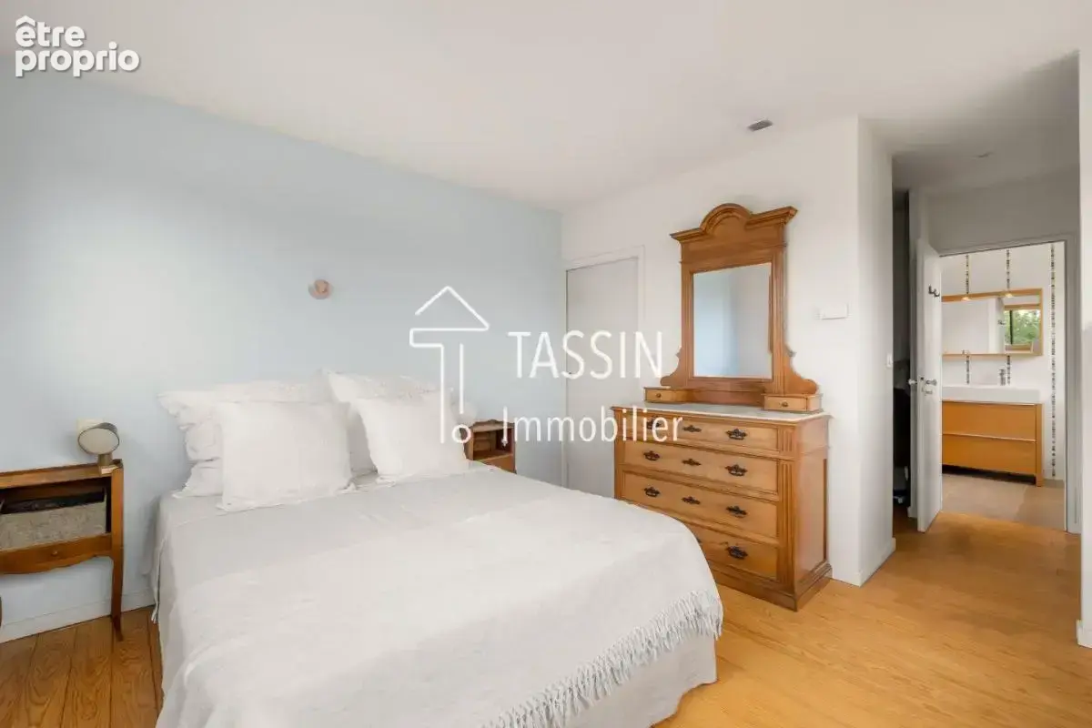 Tassin - Villa d'architecte au cœur d'un écrin de verdure - photo 4