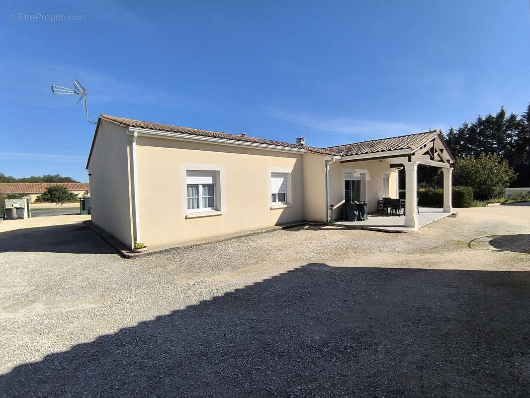 Maison à LA COURONNE