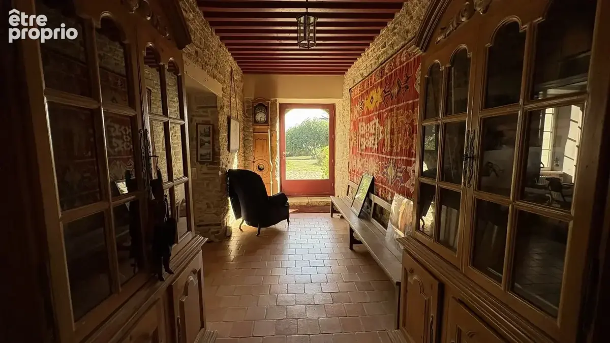 Manoir du xv ème avec dépendances - photo 5