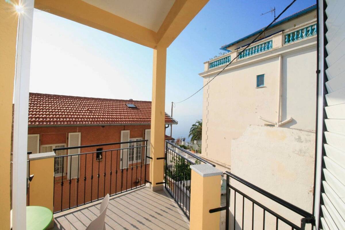 Appartement à ROQUEBRUNE-CAP-MARTIN
