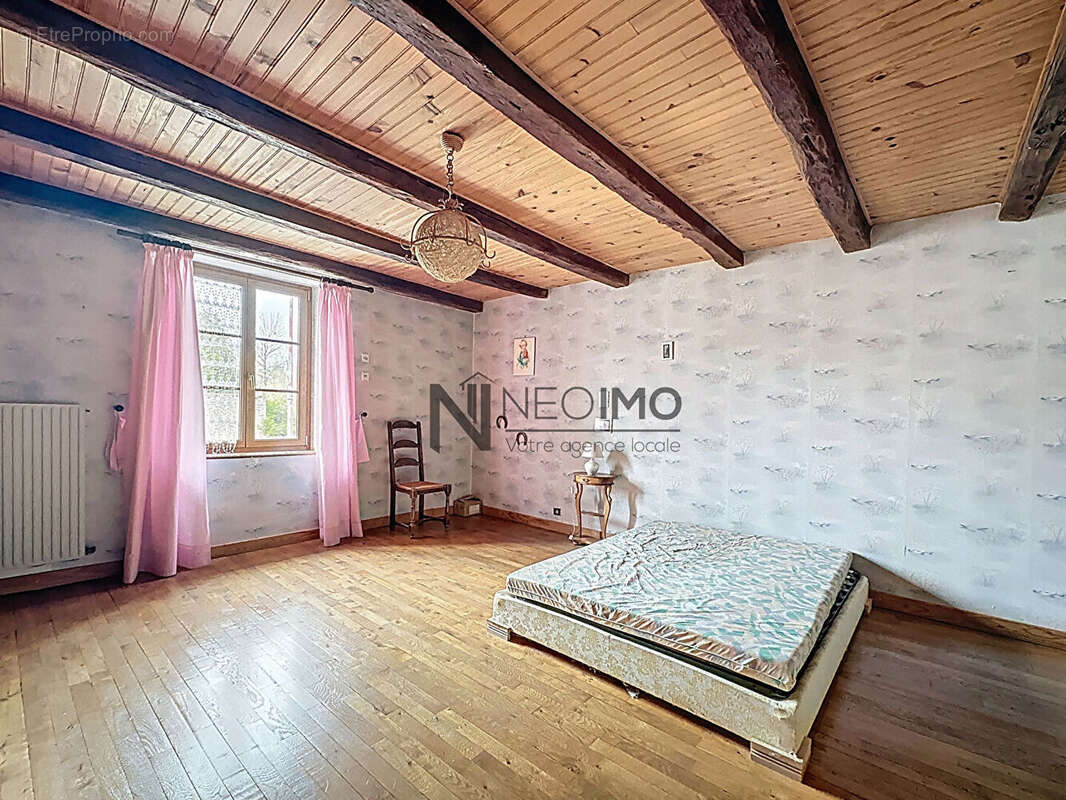 Maison à NEUFCHATEAU