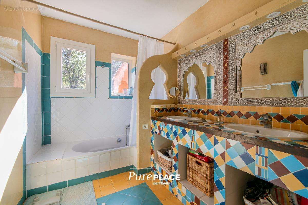 Maison T7 de 209 m2 sur 6600 m2 de terrain avec piscine à Aix-en-Provence - photo 16