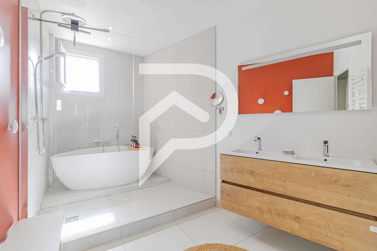 Appartement à MARSEILLE-6E