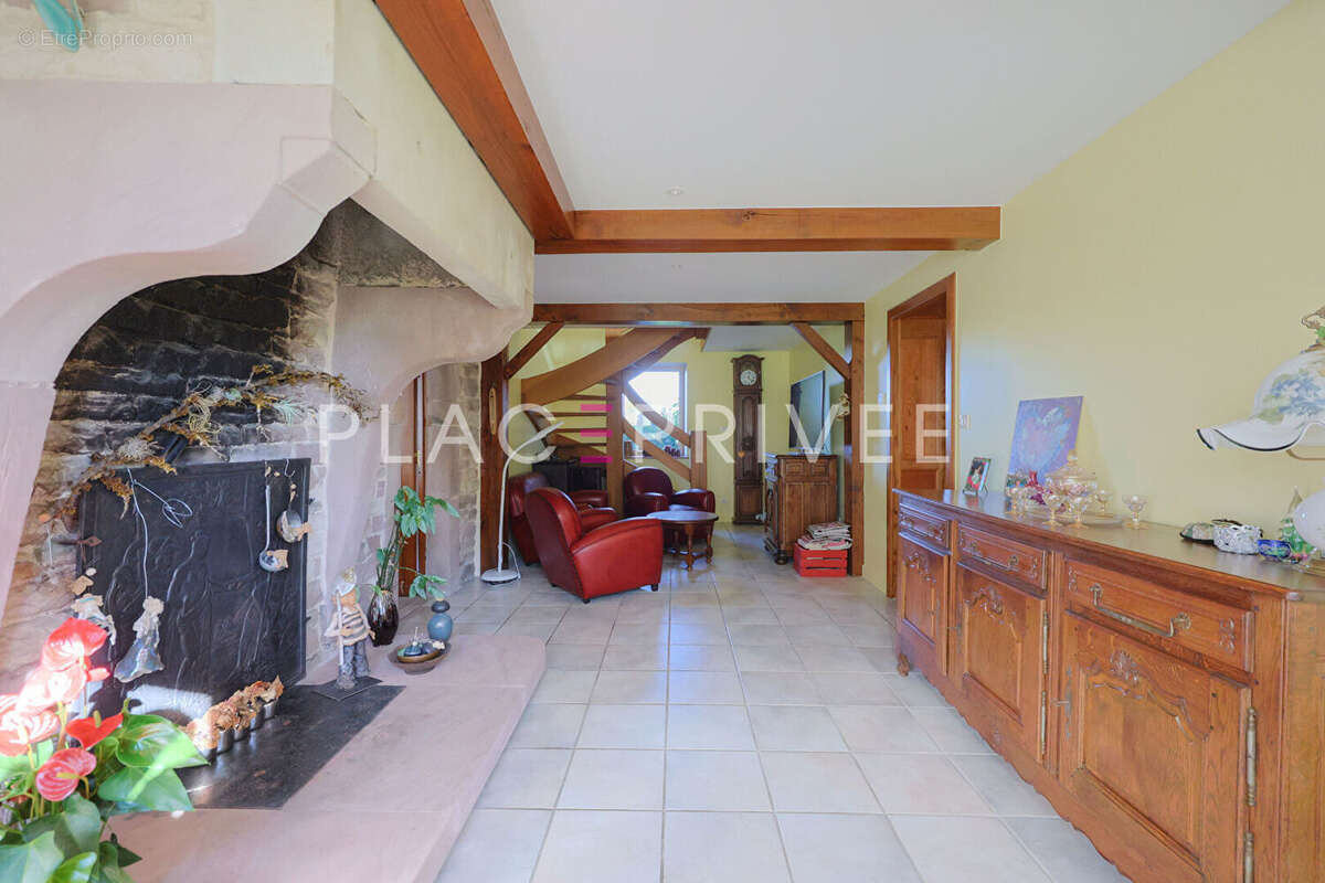 Maison à LA CHAPELLE-AUX-BOIS