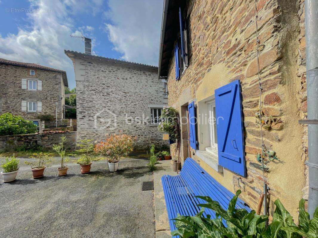 Maison à CHAMPAGNAC-LA-RIVIERE