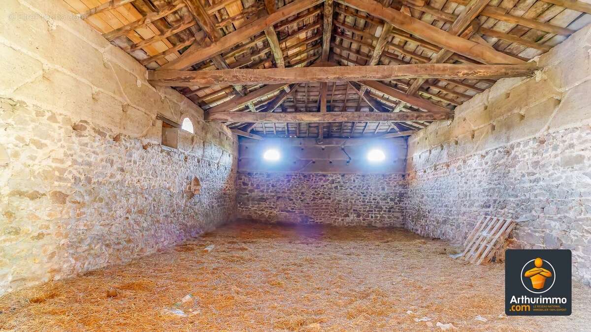 Maison à BRULLIOLES