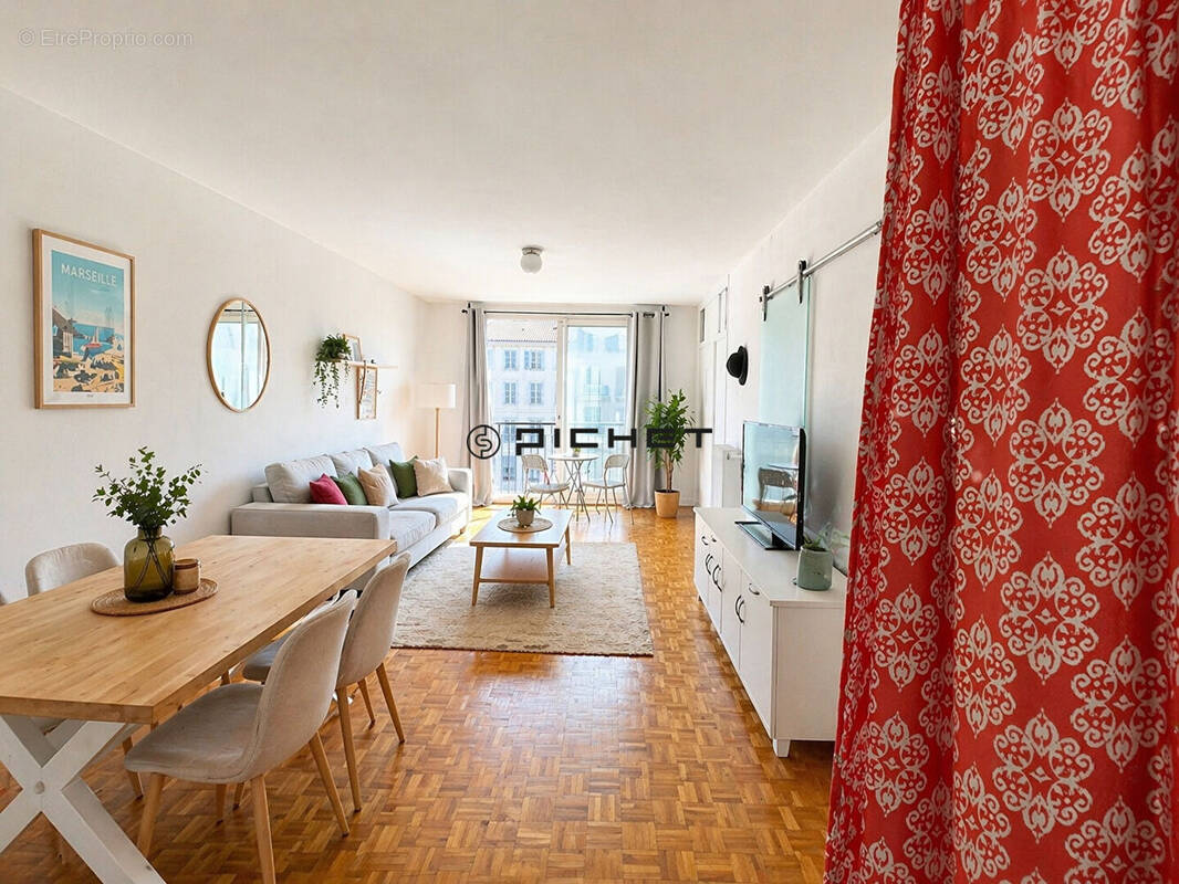 Appartement à MARSEILLE-1E