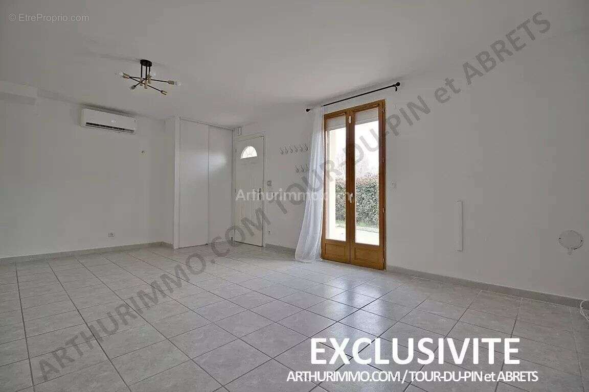 Maison à LA TOUR-DU-PIN