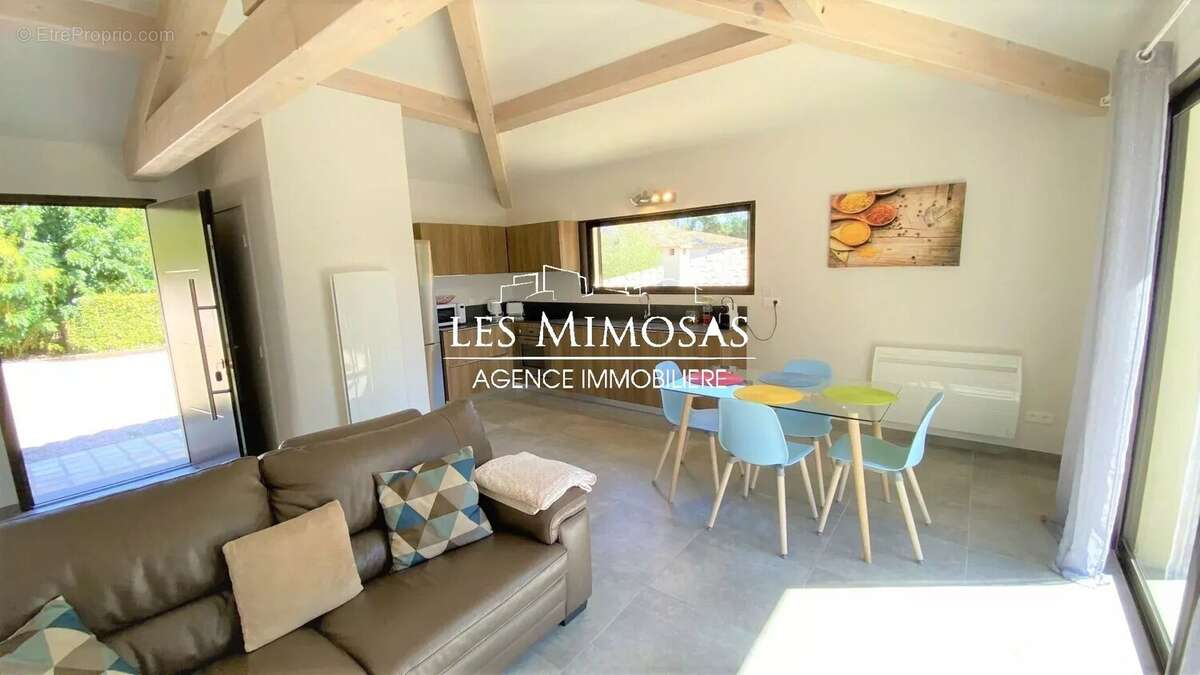 Maison à ROQUEBRUNE-SUR-ARGENS