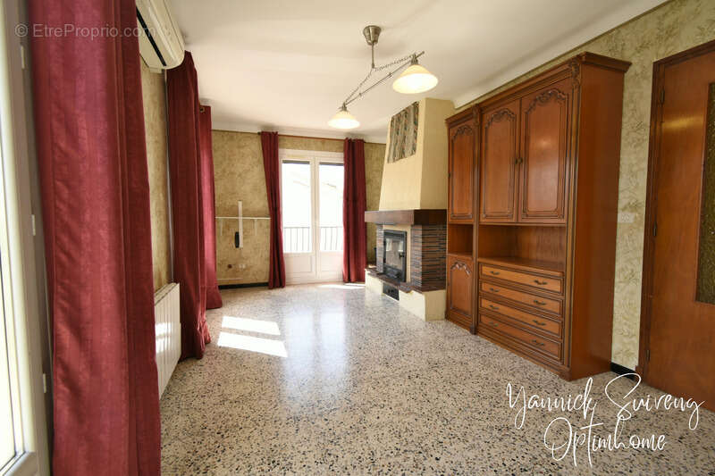 Maison à PEZILLA-LA-RIVIERE