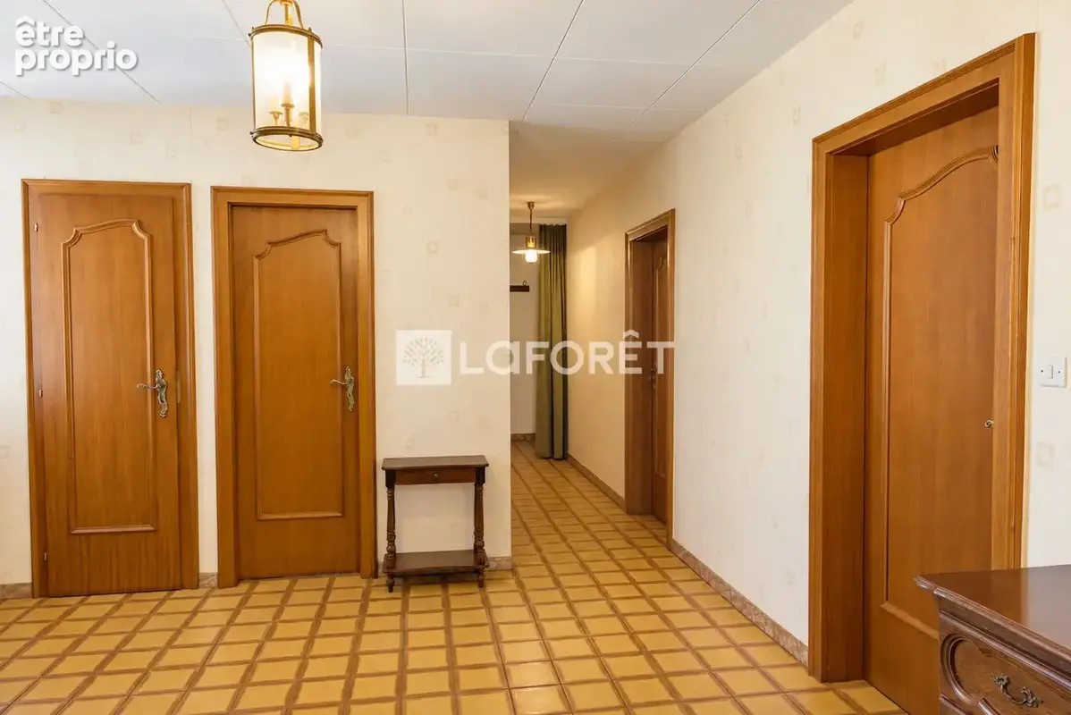Maison à Fort Potentiel Entzheim 14 pièce(s) 385.02 m2 - photo 6