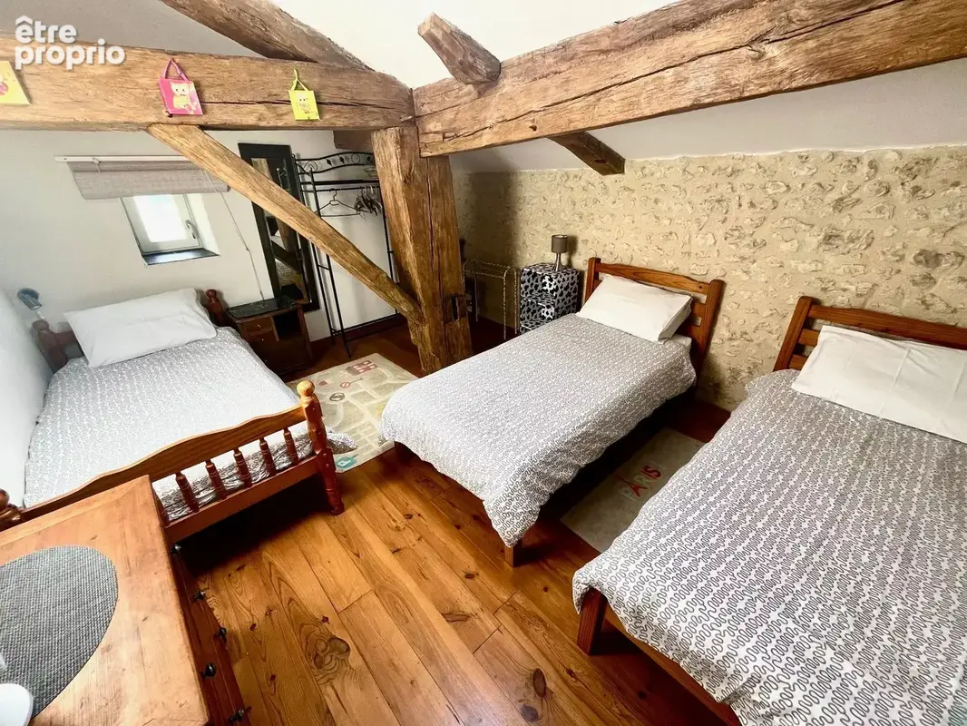 Superbe grange réaménagée avec 6 chambres et 4 salles de bains, offrant une vue imprenable - photo 12