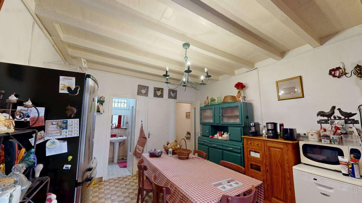 Maison à VEZERONCE-CURTIN