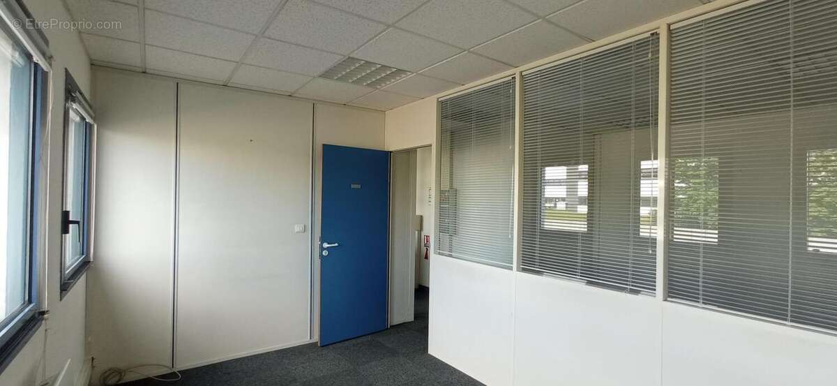 Photo 7 - Commerce à SAINT-QUENTIN-FALLAVIER