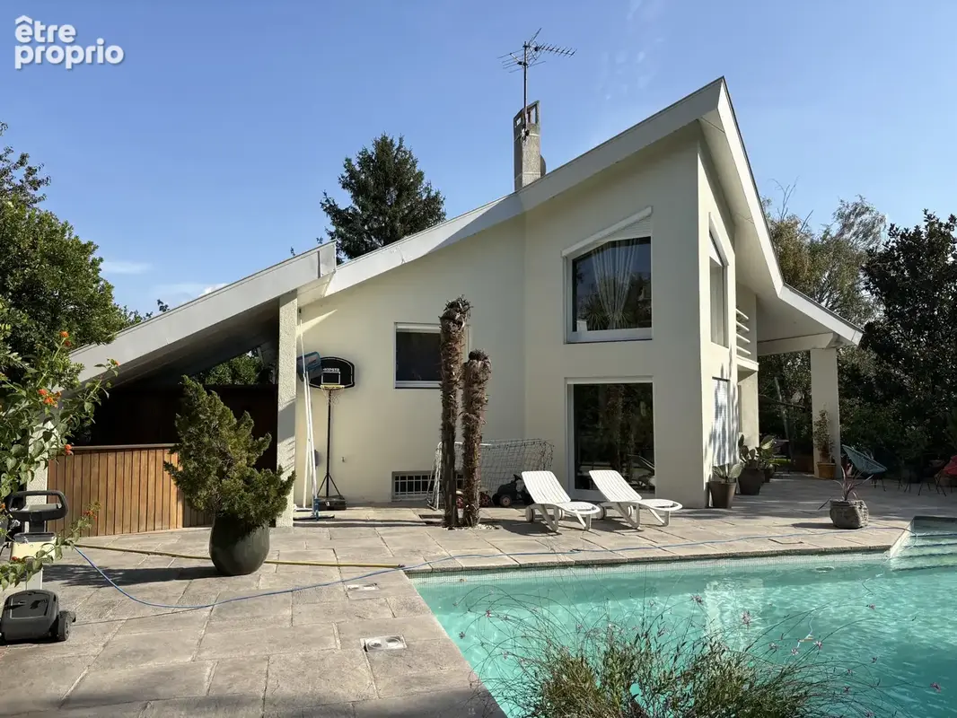 Maison T7 de 135.47 m2 avec piscine et annexes sur terrain de 1053 m2, 07500 GUILHERAND-GRANGES - photo 3