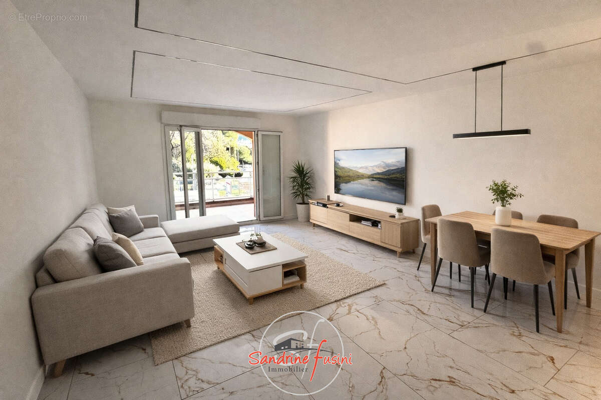 Appartement à CARROS